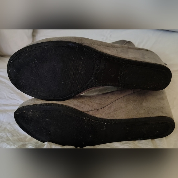 Maurices Gray Suede Wedge Ankle Boots Sz 10 - Picture 6 of 6